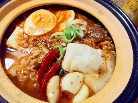 鍋から食べる辛辛サリ麺